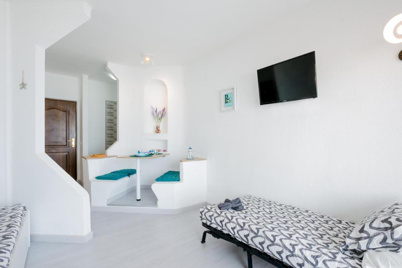 Holiday Studio With Pool Адехе Екстериор снимка