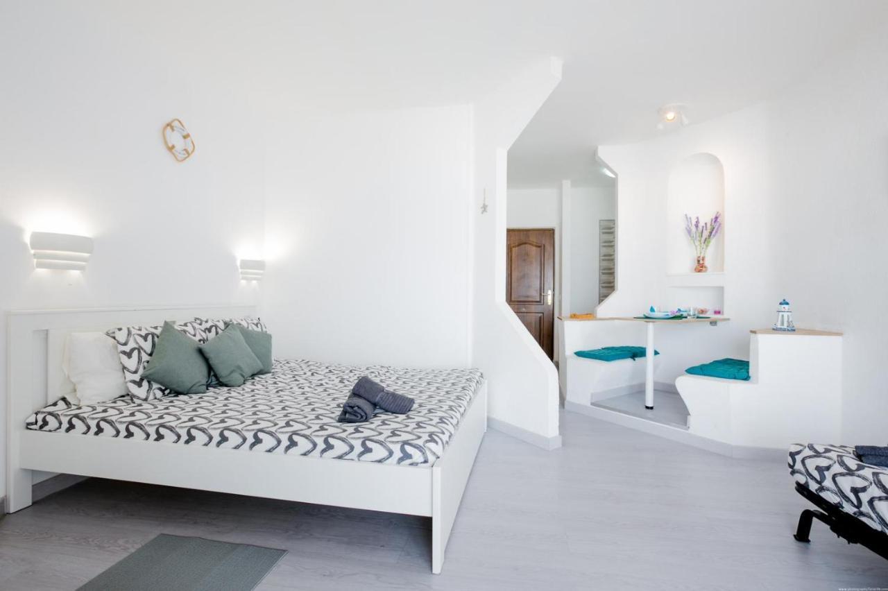 Holiday Studio With Pool Адехе Екстериор снимка